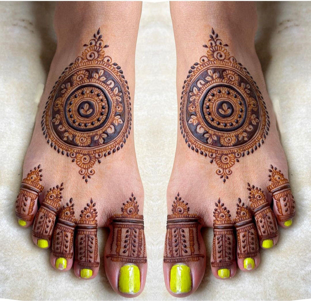 Portrait mehandi palms — Shimla bridal henna